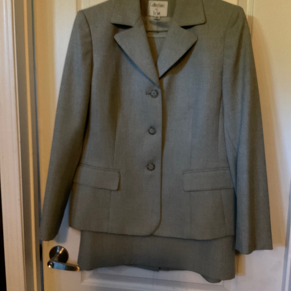 Woman's Professional 2 Piece Business Suits